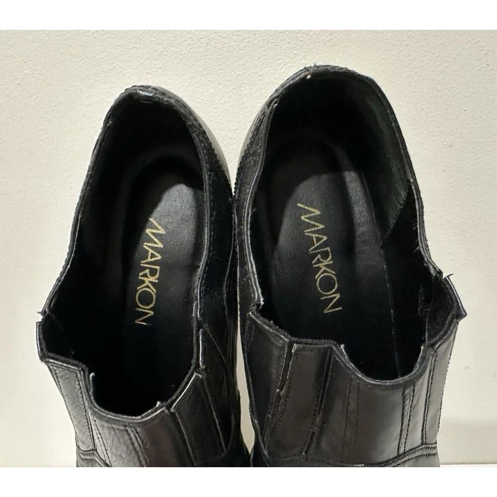 Markon women size 9M black leather slip on heel booties
